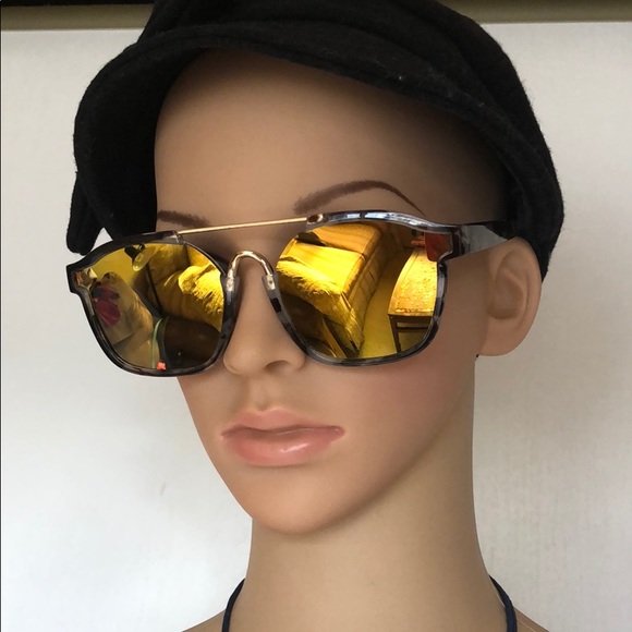 Mirrored sunglasses 😎 with grey leopard frames - Picture 1 of 8